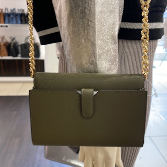 MICHAEL KORS
Jet Set Travel Medium Logo Smartphone Leather Crossbody
OLIVE
NWT - Picture 4 of 16